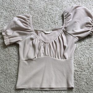 Women's Puff Sleeve Scoop Neck Top in Light Blush/ tan
